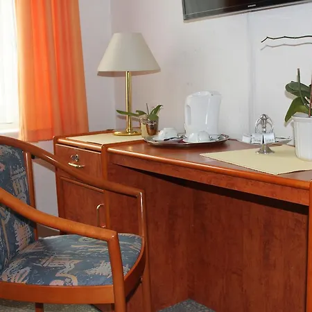 Parkhotel & Kurcafe Hotel