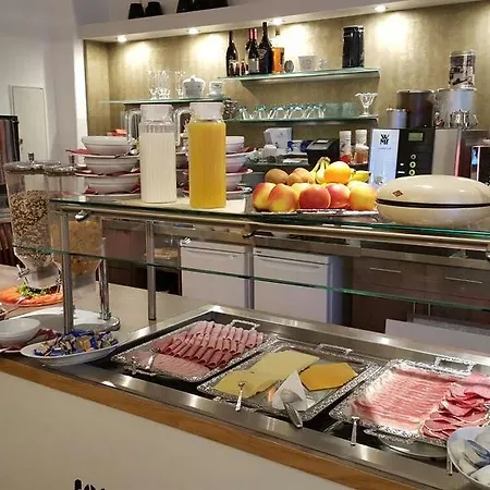 מלון Parkhotel 3*