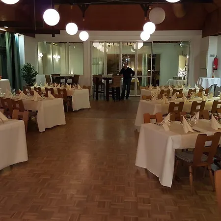 Parkhotel فندق باد ساسيندورف